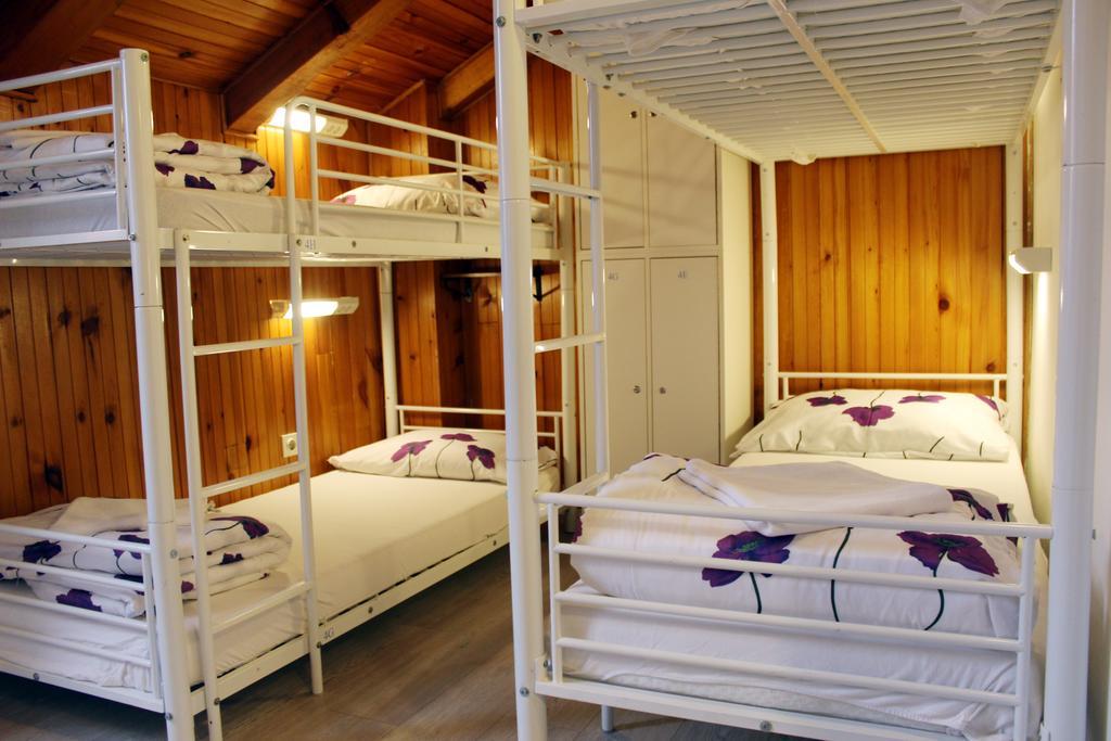 Etagenbett im gemischten Schlafsaal mit 12 Betten