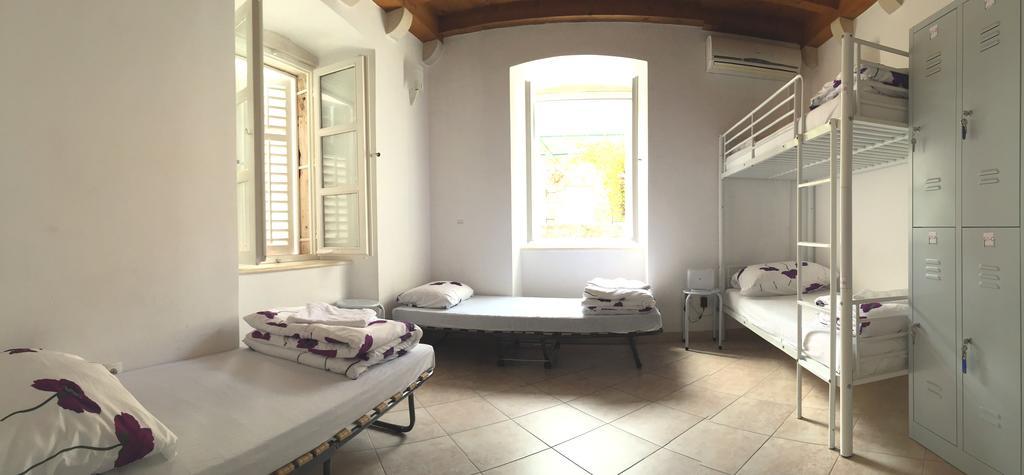 Vierbettzimmer mit Gemeinschaftsbad